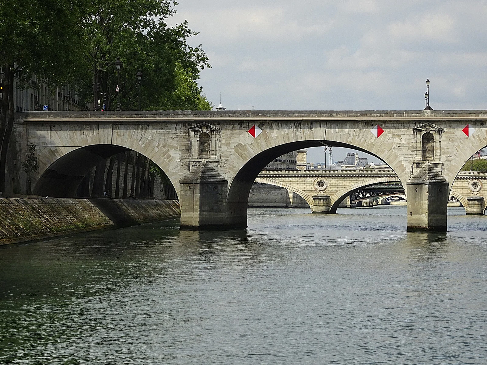 File:Paris le Pont Marie en 2018.jpg